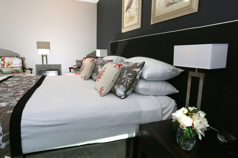 Bedroom 4, Springfield Lakes Boutique Hotel, Ipswich - East