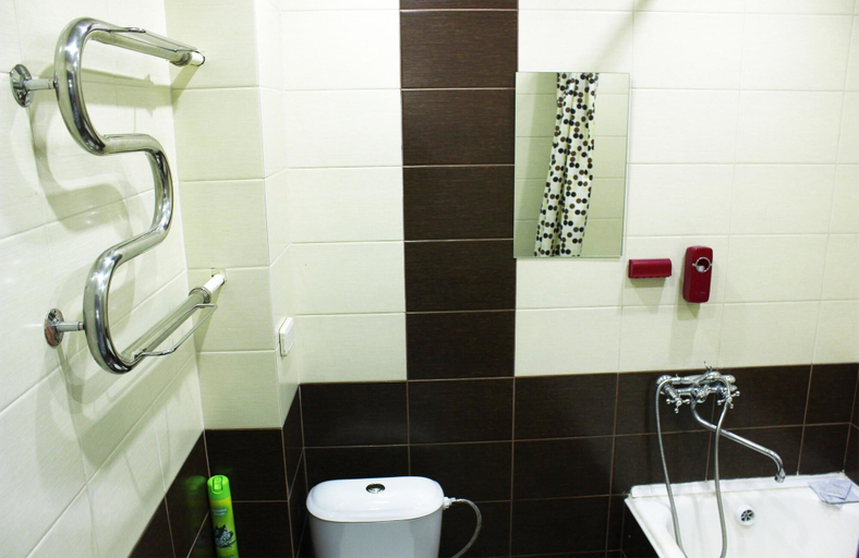 Bathroom 3, Dobrye Sutki Apartment on Martyanova 63, Nev'yanskiy rayon
