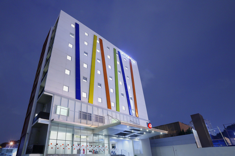 Exterior & Views 9