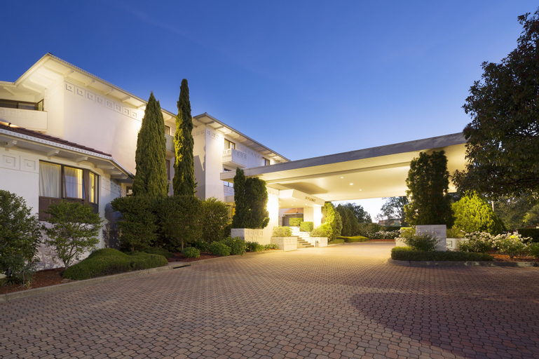 Exterior & Views 2, Ramada by Wyndham Diplomat Canberra, Canberra