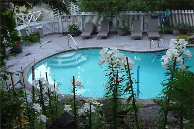 Sport & Beauty 5, Narrow Gauge Inn, Madera
