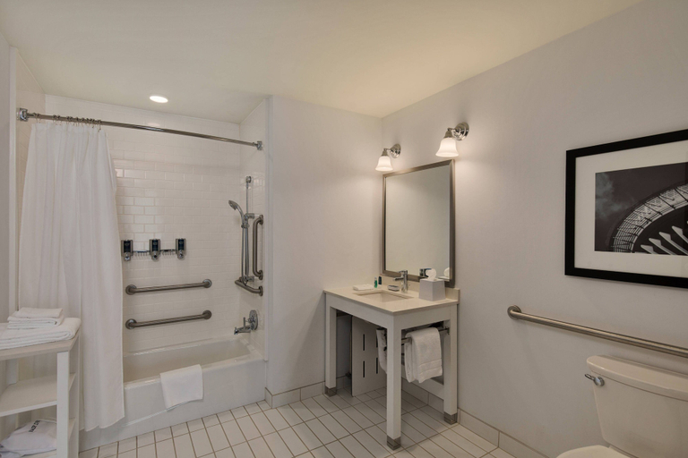 Bathroom 4, Four Points By Sheraton Seattle Airport South, King