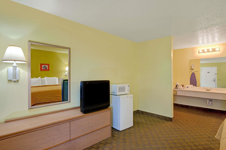 Others 5, White Rock Inn, Hays