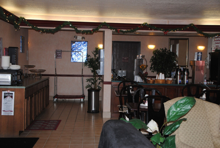 Food & Drinks 5, Super 8 By Wyndham Madison/Hanover Area, Jefferson