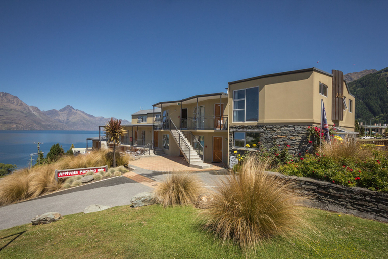 Exterior & Views