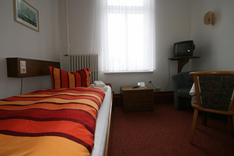 Bedroom 3, Hotel Rummeni, Leer
