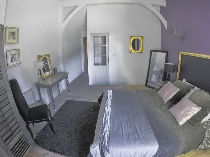 Bedroom 3, Domaine de Quittignan Brillette, Gironde