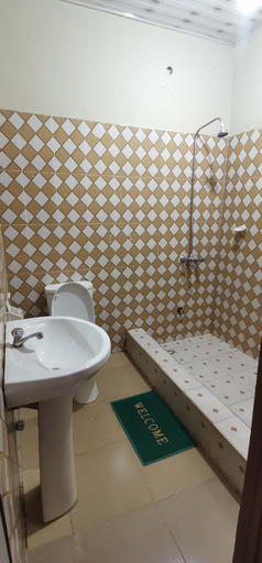 Bathroom 2, Peemens Guesthouse, Awutu Efutu Senya
