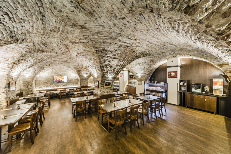 Food & Drinks 5, Archibald At the Charles Bridge, Praha 1