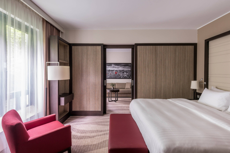 Bedroom 4, Munich Airport Marriott Hotel, Freising