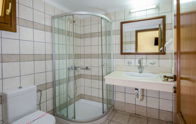 Bathroom 4, Omega Platanias, Crete