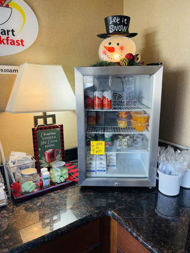 Food & Drinks, Super 8 By Wyndham Ripley, Jackson