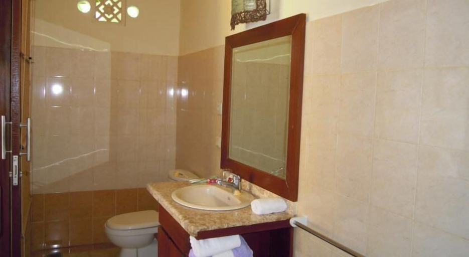 Bathroom 4, Bali Japan Village, Tabanan
