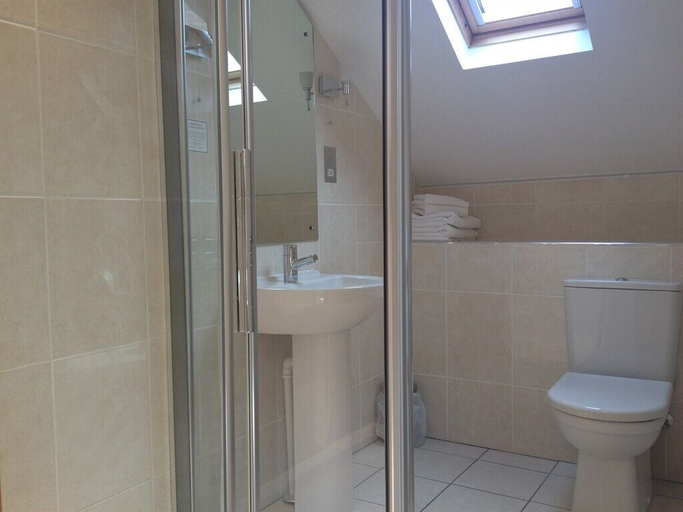Bathroom 4, Ascot House, York