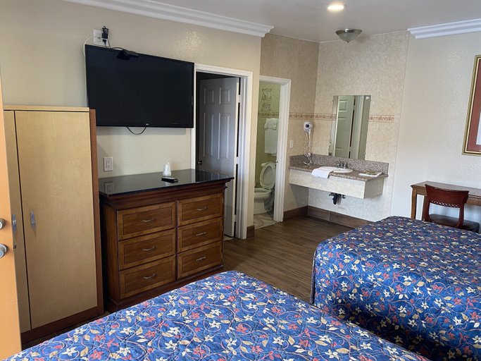 Bedroom 4, Palace Inn Oxnard, Ventura