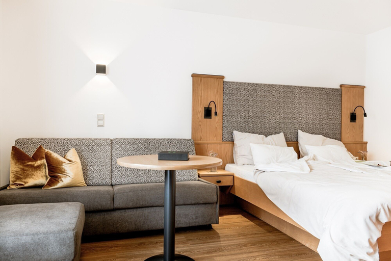 Bedroom 3, Hotel Die Barbara, Liezen