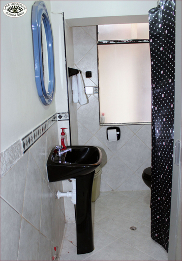 Bathroom 3, Chaska Ñawy, Cusco