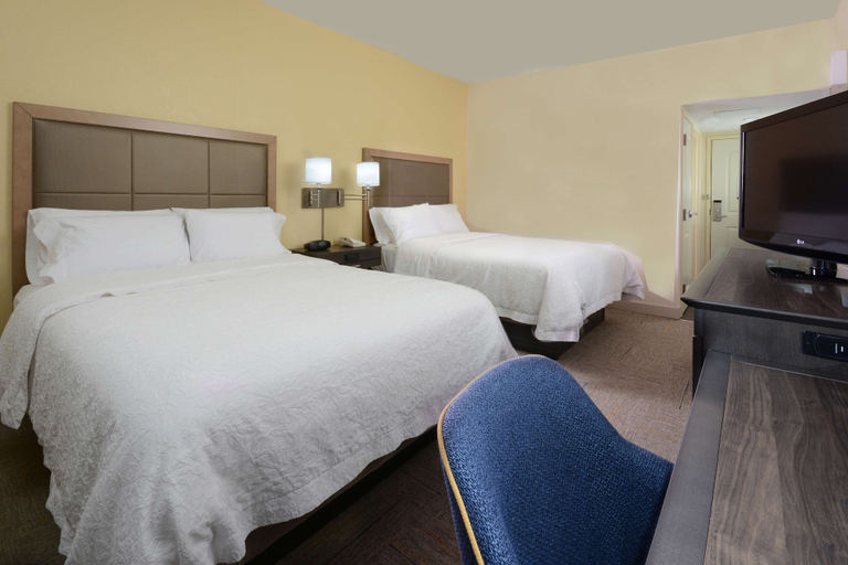 Bedroom 3, Hampton Inn High Point, Randolph