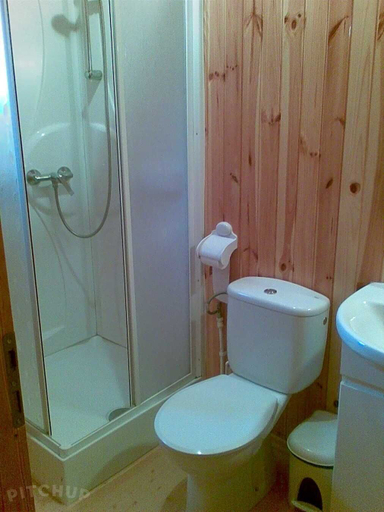 Bathroom 4, Pirineos Cien Lagos, Lleida