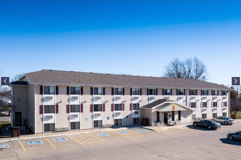 Exterior & Views 2, Super 8 by Wyndham Burlington, Des Moines