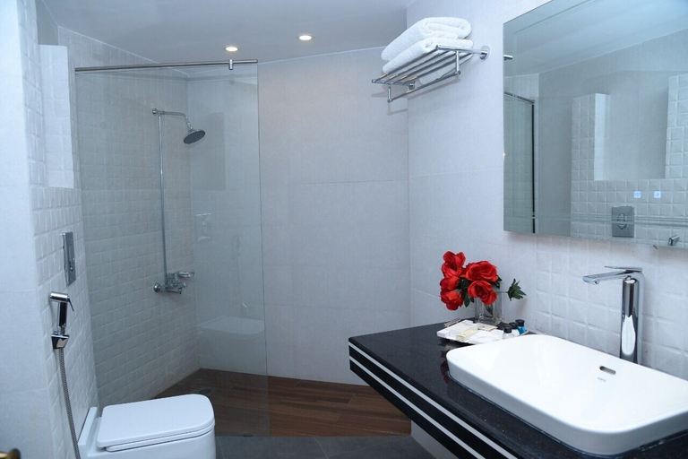 Bathroom 2, Magnum Inn Hotel, Lahore