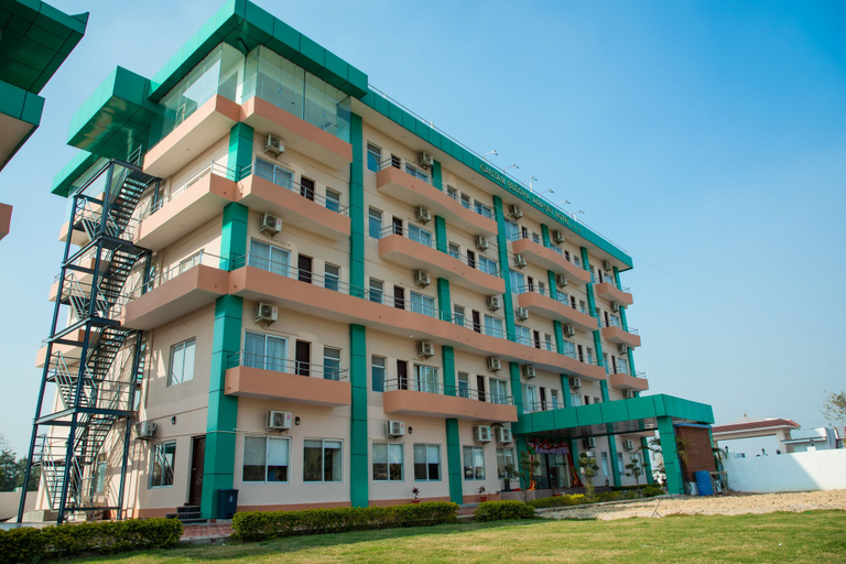 Exterior & Views