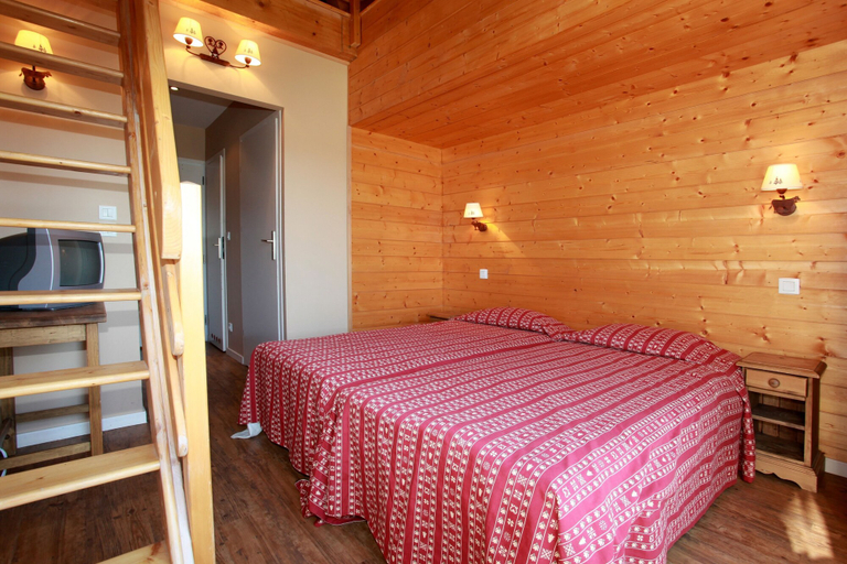 Bedroom 3, Odésia Vacances Chalet le Grépillon, Jura