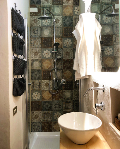 Bathroom 3, Podere Bellavista, Siena