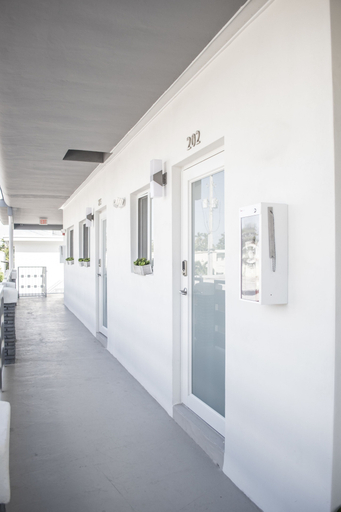 Others 5, Sobe Lux, Miami-Dade