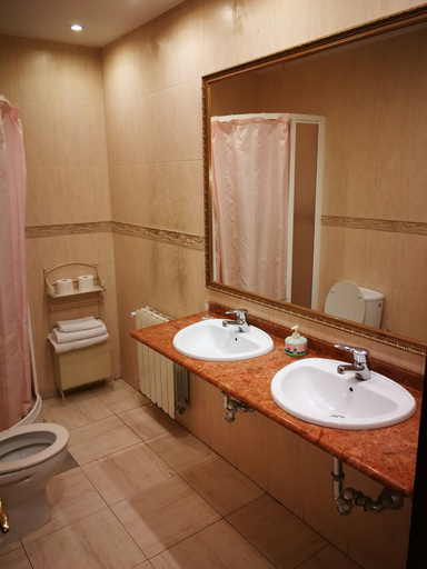 Bathroom 3, Pension Areeta, Vizcaya