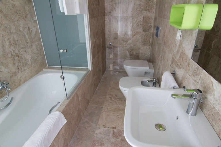 Bathroom 4, Hotel Senderos, Almería
