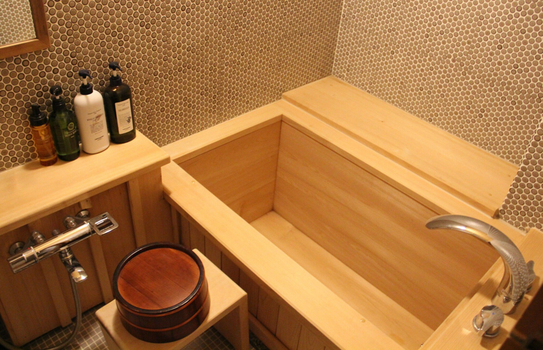 Bathroom 5, Araya Totoan, Kaga