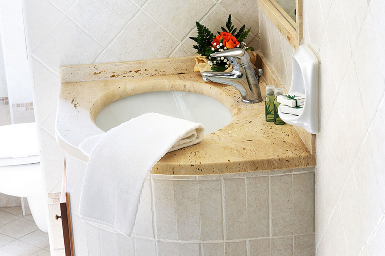 Bathroom 5, Casa Yvorio, Latina