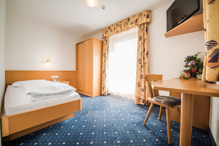 Bedroom 3, Sporthotel St. Michael, Bolzano