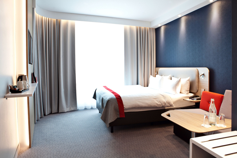 Bedroom 5, Holiday Inn Express TRIER, Trier