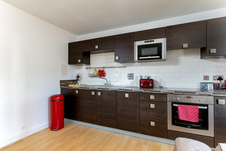 Others 4, Bright Comfy 2 bed in trendy Dalston, London
