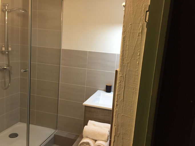 Bathroom 5, La Banasterie, Vaucluse
