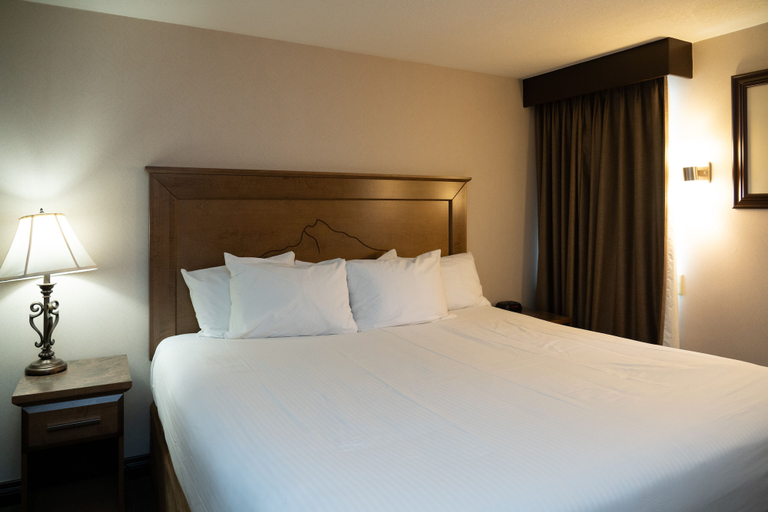 Bedroom 4, Rundlestone Lodge Banff, Division No. 15