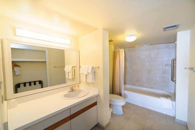 Bathroom 4, Sea Ranch Resort, Dare