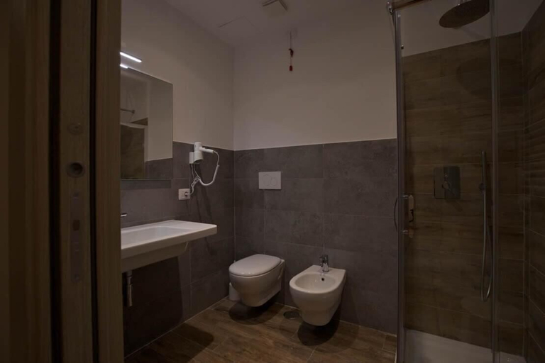 Bathroom 5, Onorati Hotel, Latina