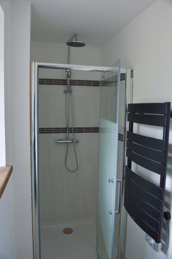 Bathroom 5, Mont Voyageur, Ille-et-Vilaine
