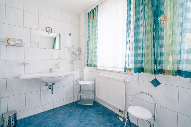 Bathroom 3, Hotel Abenstal, Freising