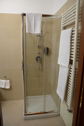Bathroom 4, Hotel Erbaluce, Torino