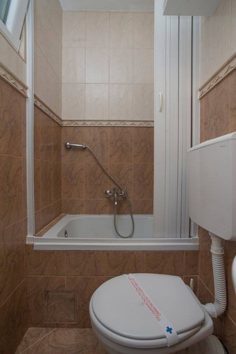 Bathroom 4, Guest House Medin