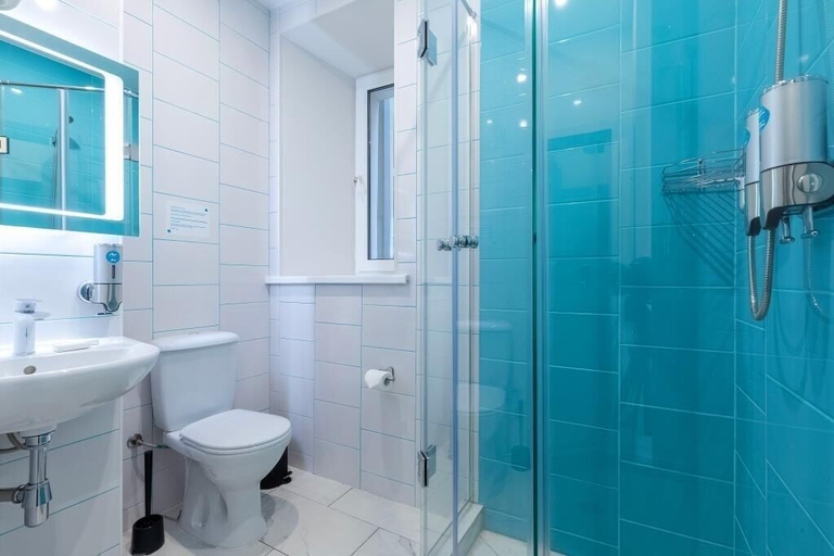 Bathroom 3, IZZZI by Vladimirskaya, Sankt-Peterburg gorsovet