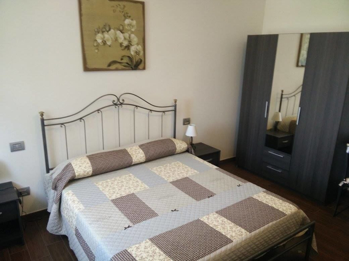 Bedroom 3, La Siesta, Verona