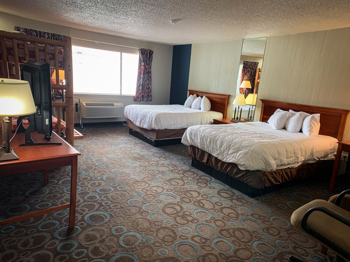 Bedroom 2, Ventura Grand Inn, Mono