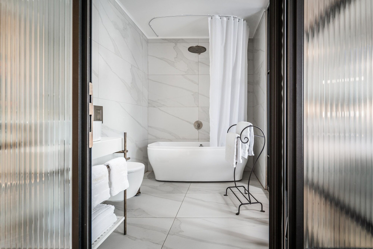 Bathroom 5, Zamarin Hotel