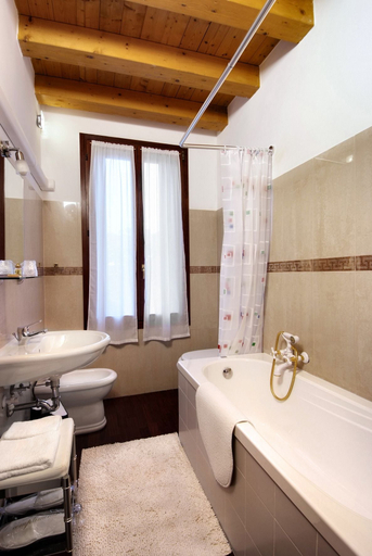 Bathroom 5, Villa Dacri, Venezia