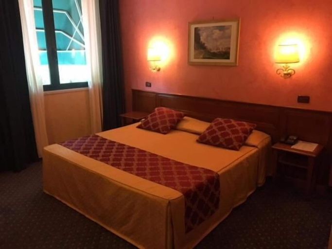 Bedroom 2, Hotel Abacus, Mantua